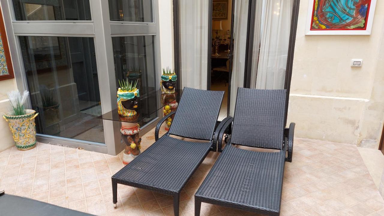Dimora Charleston Lecce Parcheggio Privato In Loco Gratis Bed & Breakfast Bagian luar foto