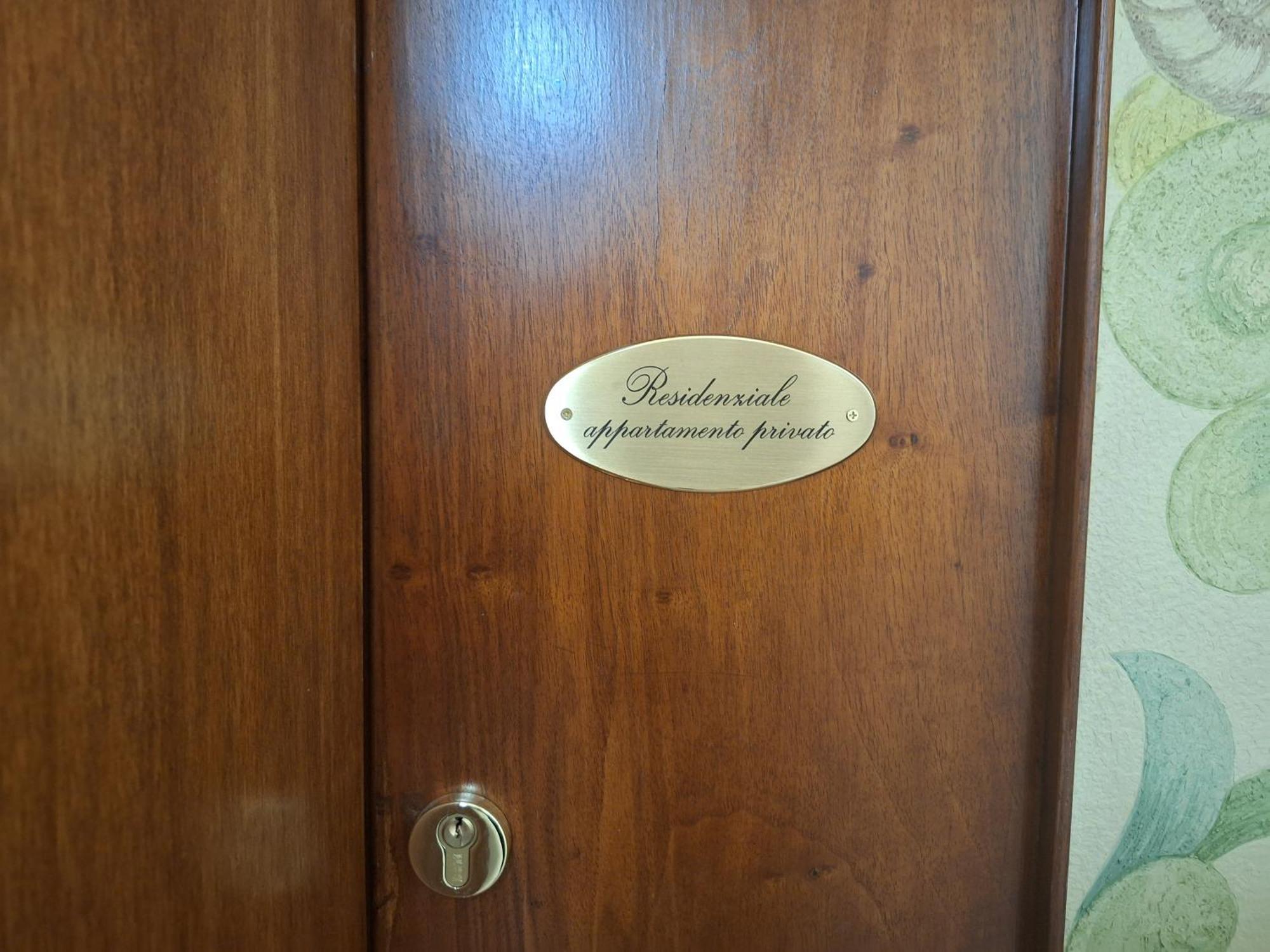 Dimora Charleston Lecce Parcheggio Privato In Loco Gratis Bed & Breakfast Bagian luar foto
