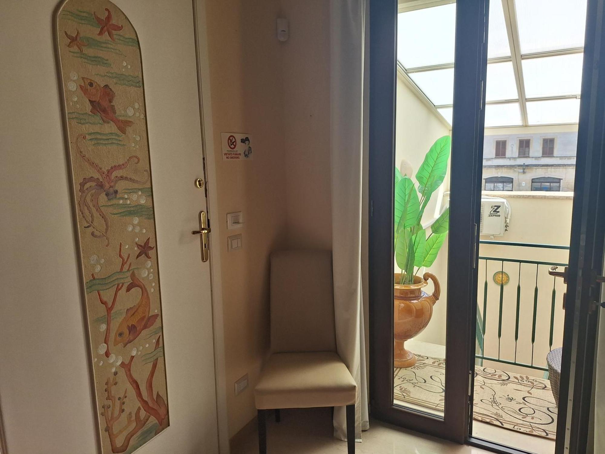 Dimora Charleston Lecce Parcheggio Privato In Loco Gratis Bed & Breakfast Ruang foto