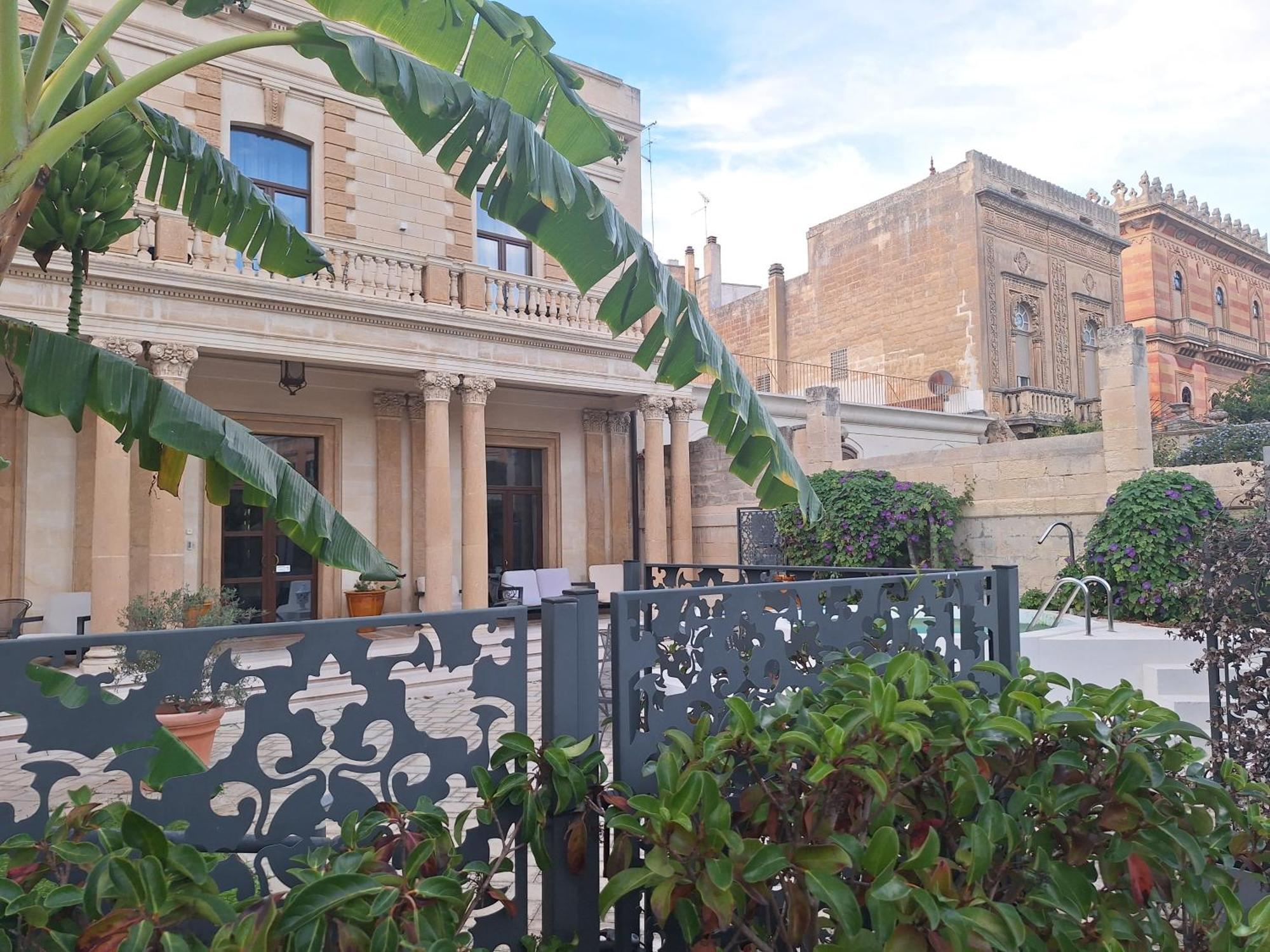 Dimora Charleston Lecce Parcheggio Privato In Loco Gratis Bed & Breakfast Bagian luar foto